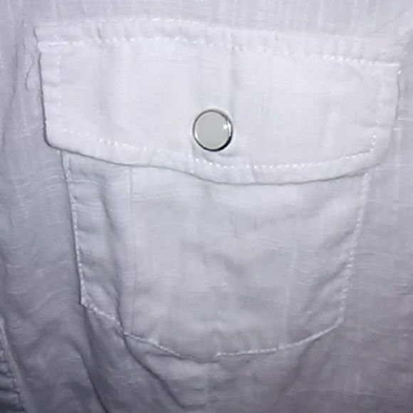 Collard white snap closure blouse - Picture 6 of 6